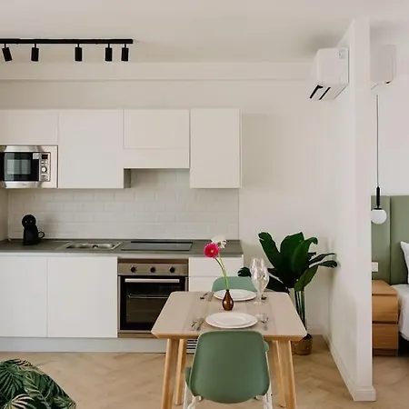 Main Street Designersuite 6 Apartment *