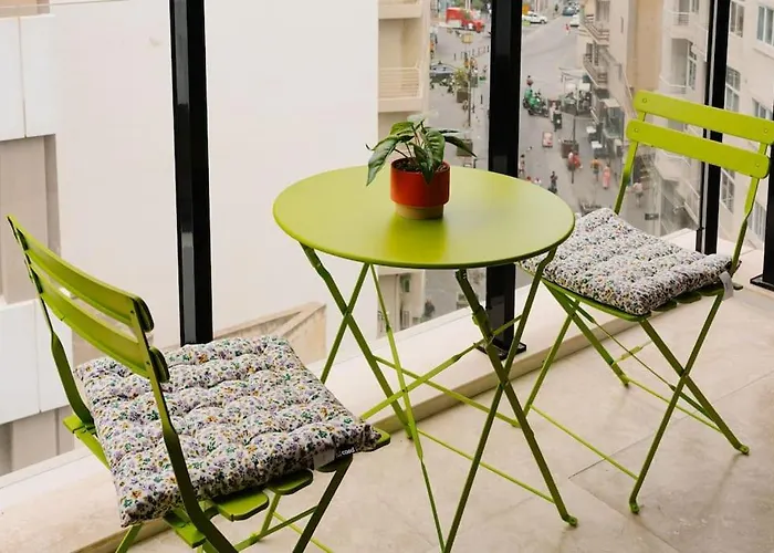 Main Street Designersuite 6 Apartment *