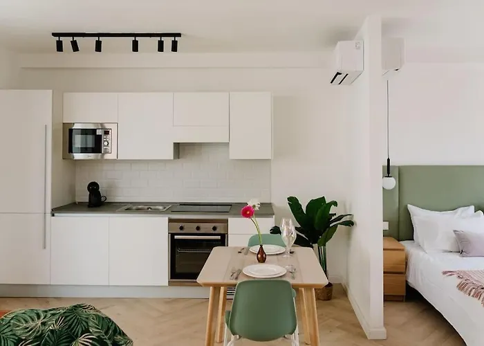 Main Street Designersuite 6 Apartment *