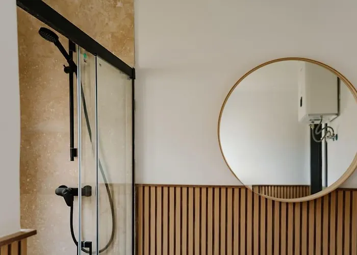 Apartment Main Street Designersuite 6 *