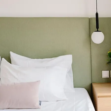 Апартаменты Main Street Designersuite 6 *